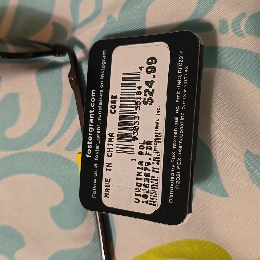 Foster Grant Polarized Sun glasses - Picture 3 of 5